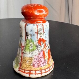 Vintage Asian Geisha Girl Porcelain Salt Shaker Floral Design‎ Collectible